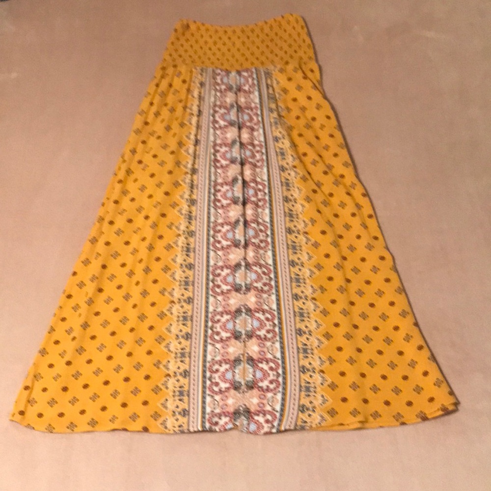 NWOT Xhilaration Bohemian lined maxi skirt with front slit and stretchy waist XS